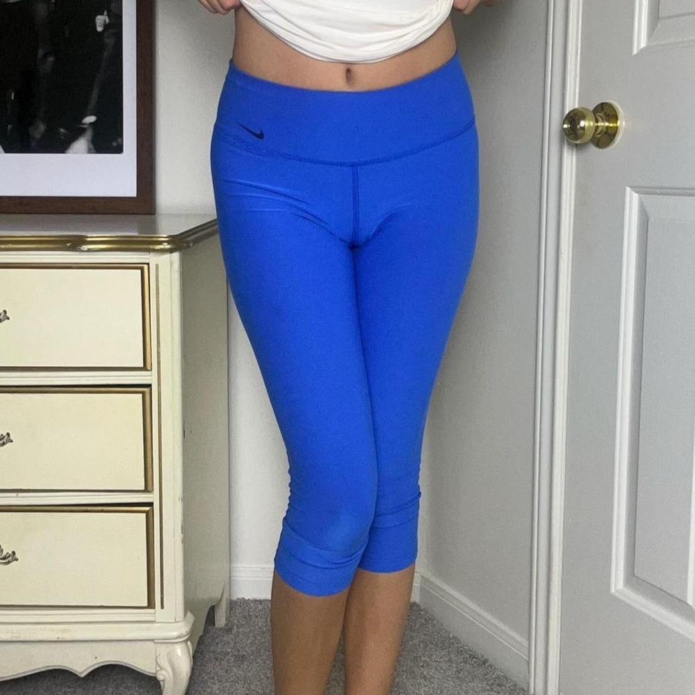 sporty athletic 00s Nike blue capri leggings